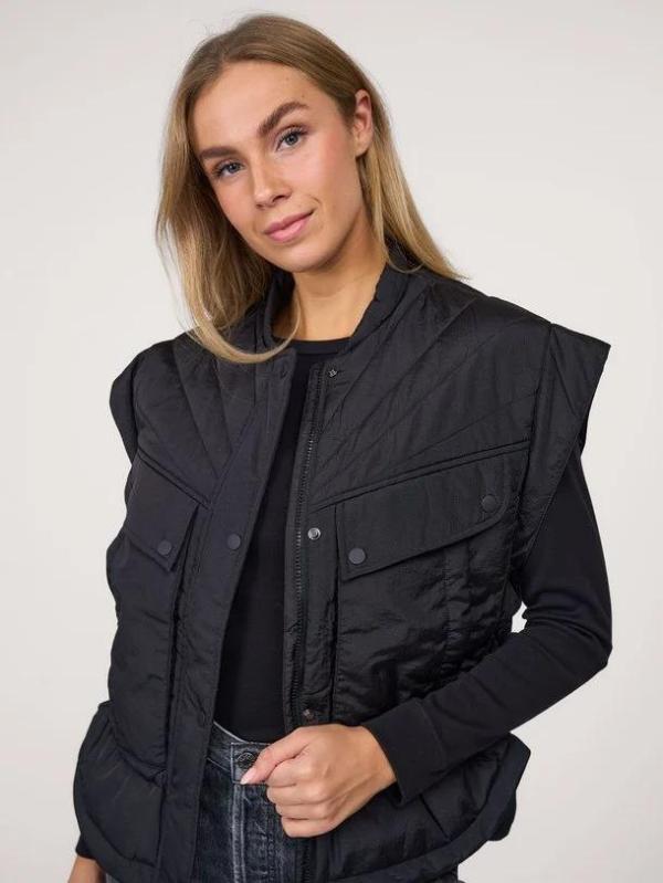 nisha puffer waistcoat raven